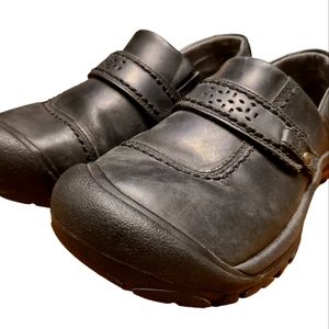 KEEN Kaci Black Leather Slip on Shoes Clogs Mules Women Size 8 Comfort Nurse